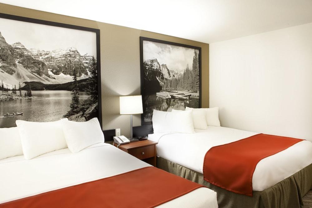 SUPER 8 BY WYNDHAM CALGARY SHAWNESSY AREA photo 2