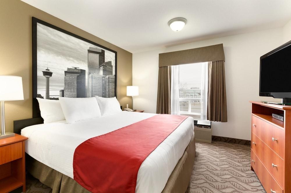 SUPER 8 BY WYNDHAM CALGARY SHAWNESSY AREA photo 4