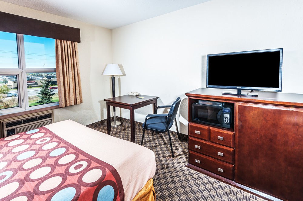 SUPER 8 BY WYNDHAM CALGARY/AIRPORT photo 1