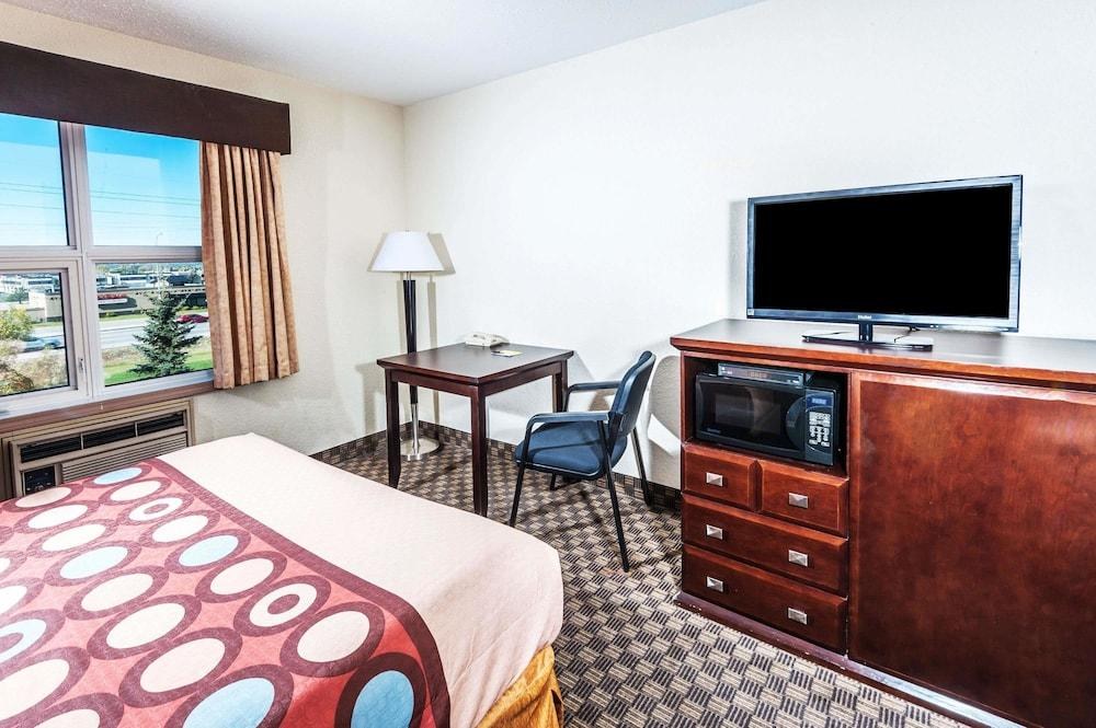 SUPER 8 BY WYNDHAM CALGARY/AIRPORT photo 3