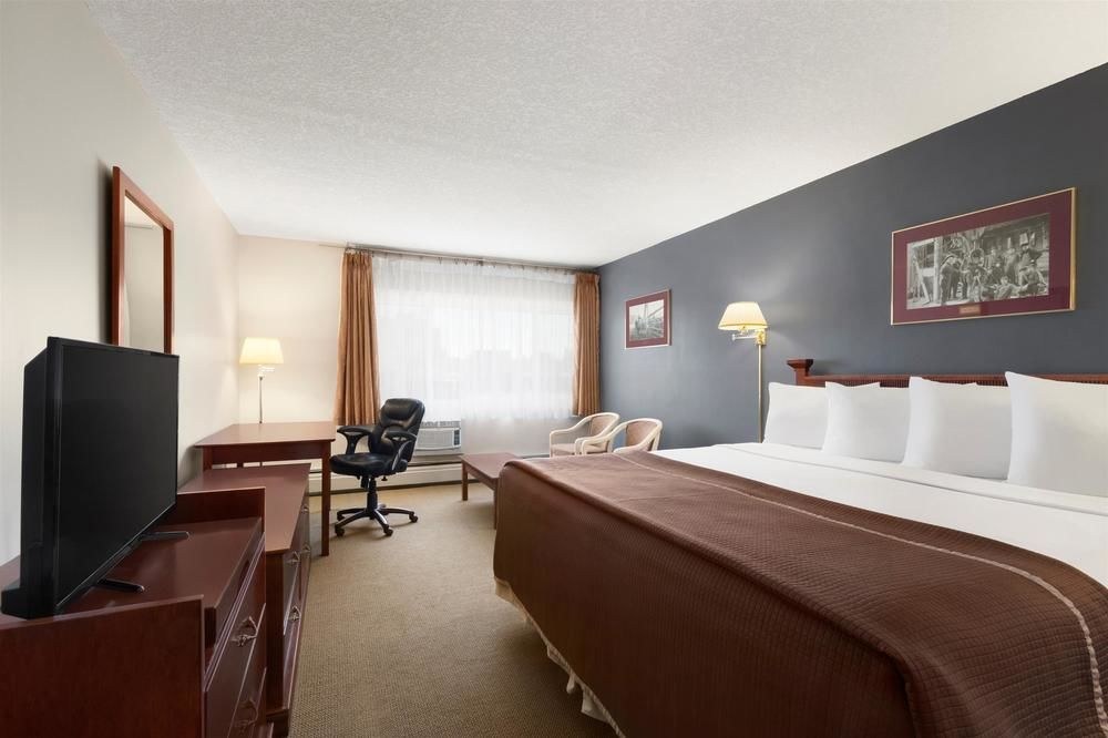 TRAVELODGE BY WYNDHAM CALGARY SOUTH photo 1