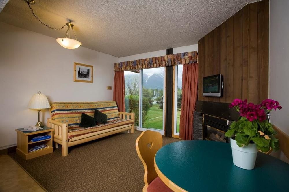 Rocky Mountain Ski Lodge
