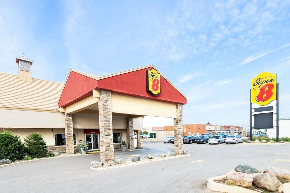 SUPER 8 BY WYNDHAM CAMBRIDGE/KITCHENER/WATERLOO AREA photo 4