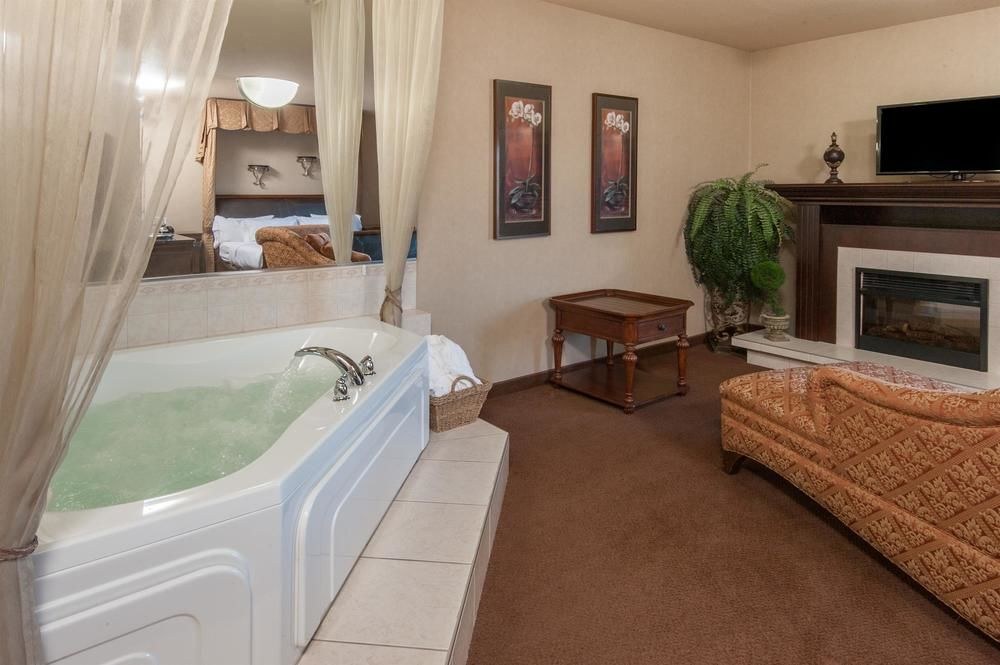 RAMADA BY WYNDHAM DRUMHELLER & SUITES photo 1