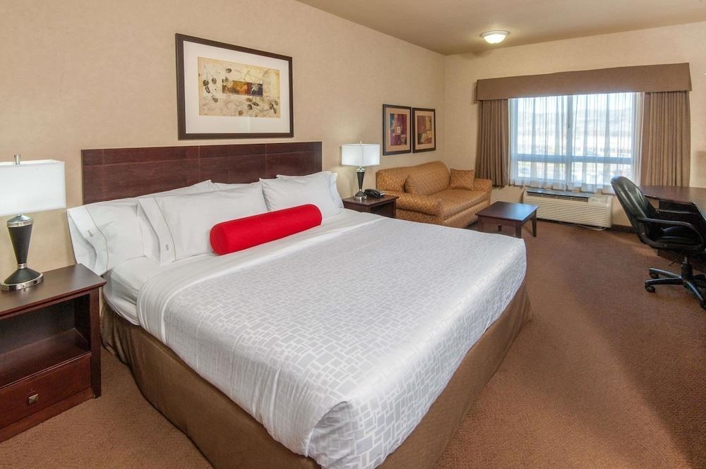 RAMADA BY WYNDHAM DRUMHELLER & SUITES photo 2