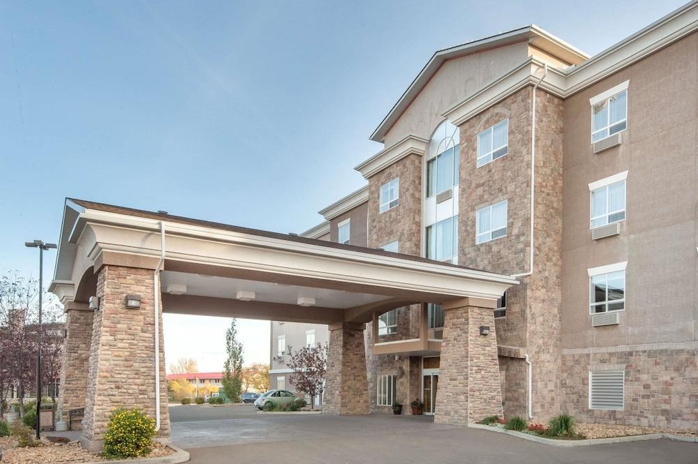 RAMADA BY WYNDHAM DRUMHELLER & SUITES photo 3