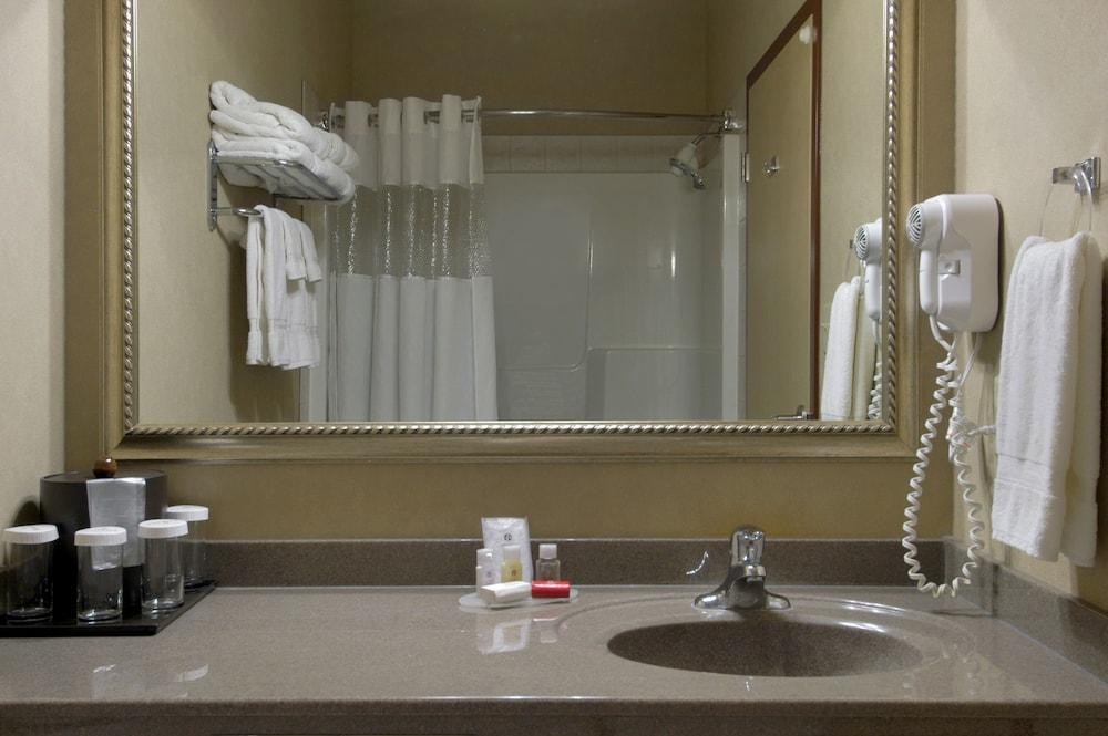 RAMADA BY WYNDHAM DRUMHELLER & SUITES photo 4