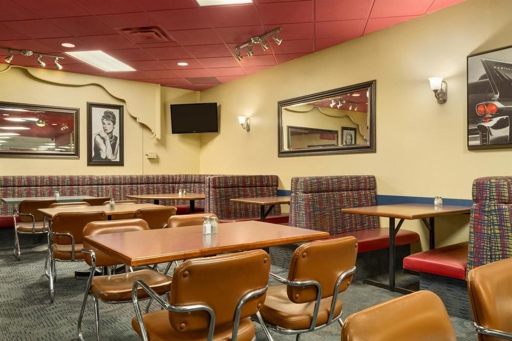 TRAVELODGE BY WYNDHAM EDMONTON EAST photo 1