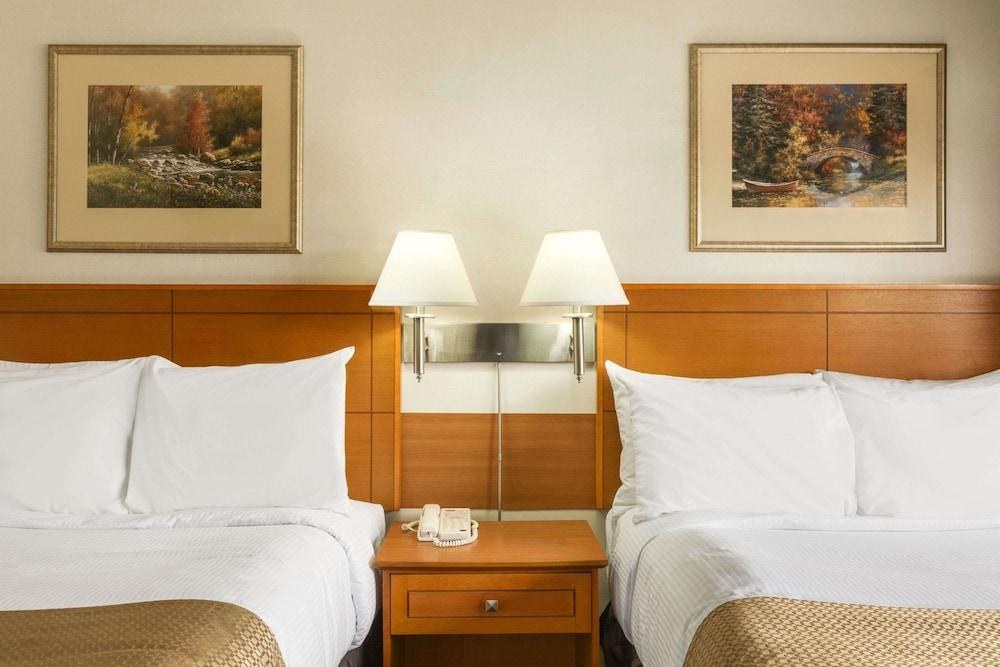 TRAVELODGE BY WYNDHAM EDMONTON EAST photo 4