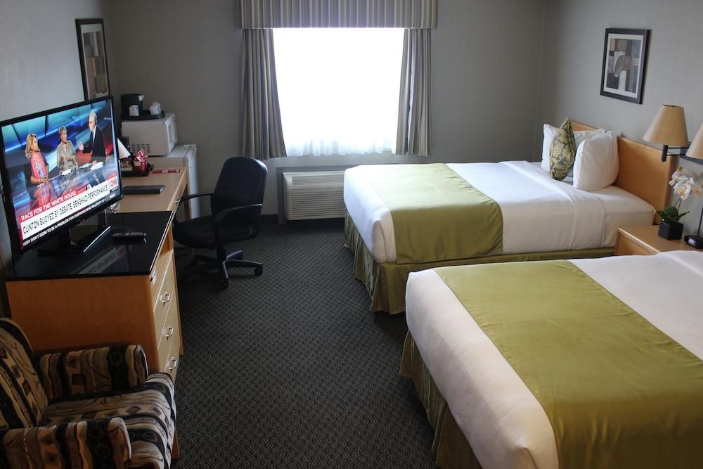 Travelodge by Wyndham Fort McMurray photo 3