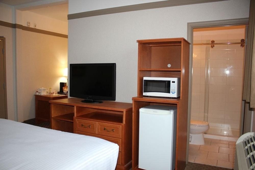 RAMADA BY WYNDHAM EDMONTON SOUTH photo 3