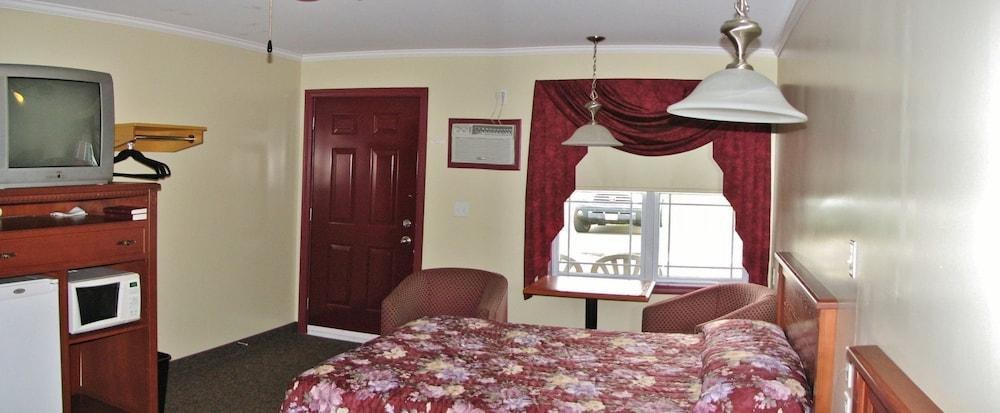 TRAVELODGE BY WYNDHAM FREDERICTON photo 2