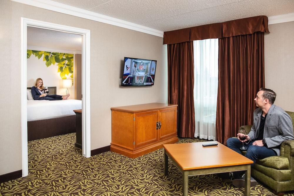 VARSCONA HOTEL ON WHYTE photo 3