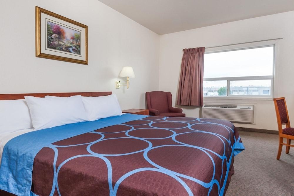 SUPER 8 BY WYNDHAM EDMONTON/WEST photo 2
