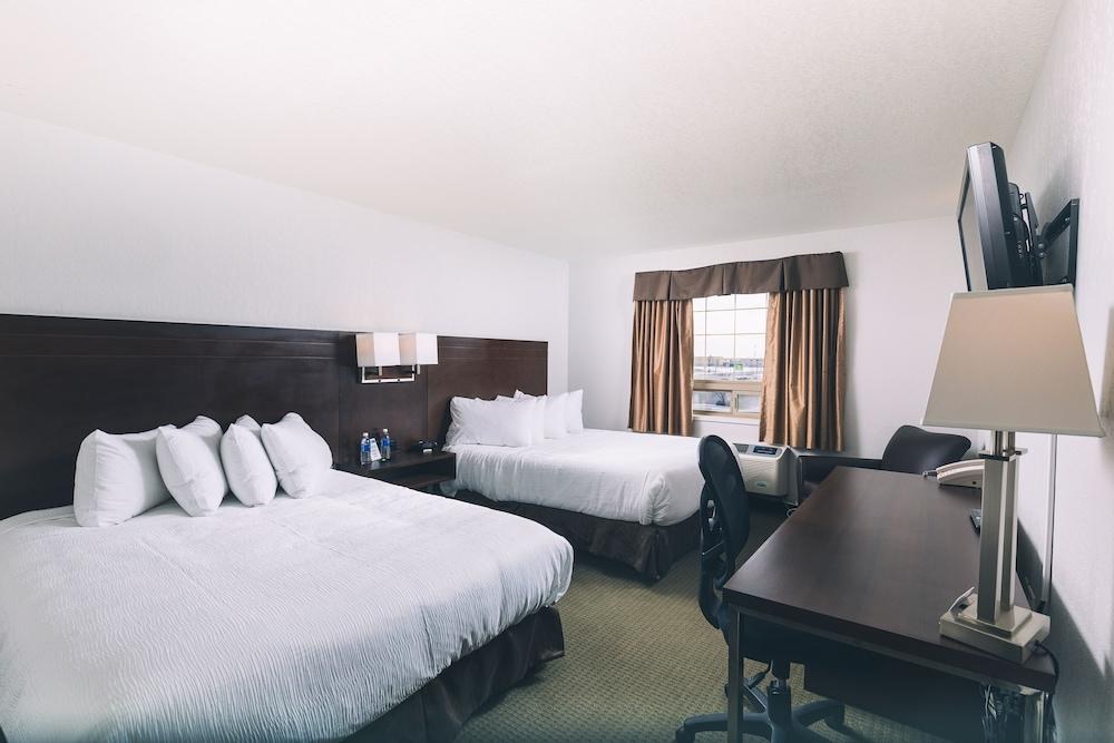 SERVICE PLUS INN AND SUITES - GRANDE PRAIRIE photo 2