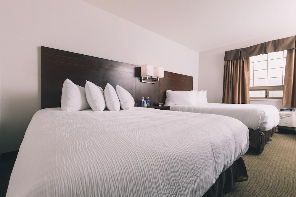 SERVICE PLUS INN AND SUITES - GRANDE PRAIRIE photo 3