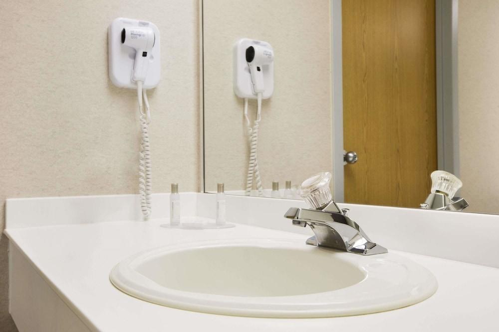 TRAVELODGE HOTEL BY THE FALLS photo 1