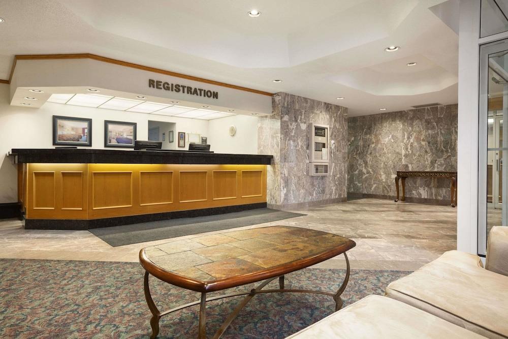 TRAVELODGE HOTEL BY THE FALLS photo 4