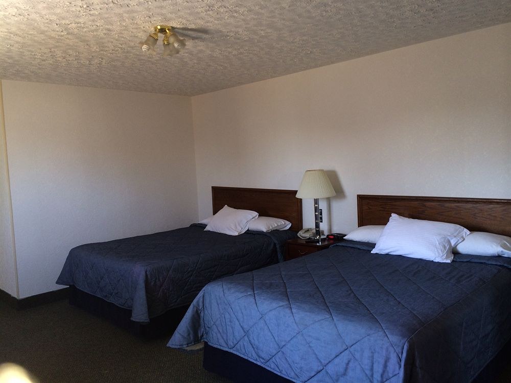 FALLS LODGE AND SUITES