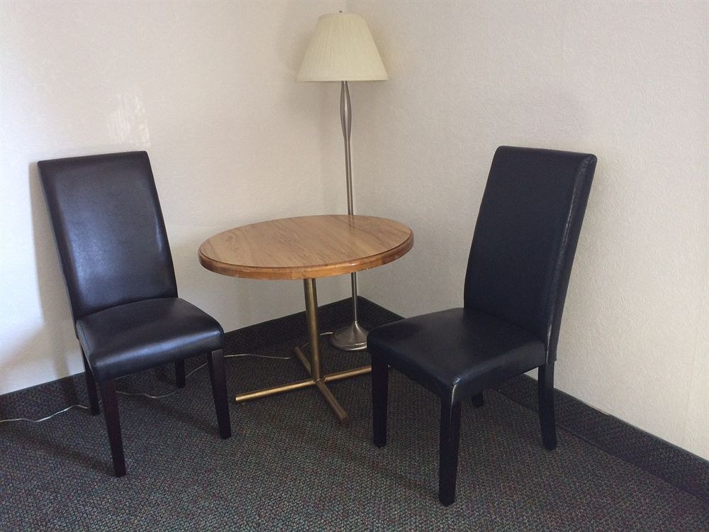 FALLS LODGE AND SUITES photo 1
