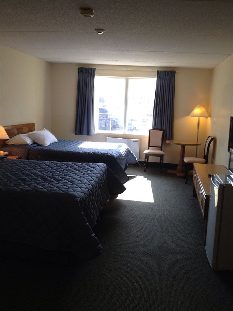 FALLS LODGE AND SUITES photo 2