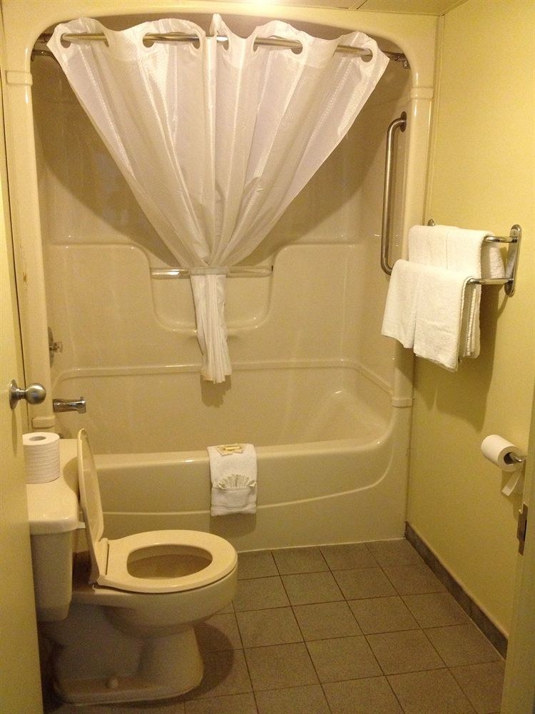 FALLS LODGE AND SUITES photo 3