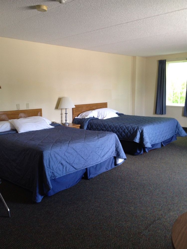 FALLS LODGE AND SUITES photo 4