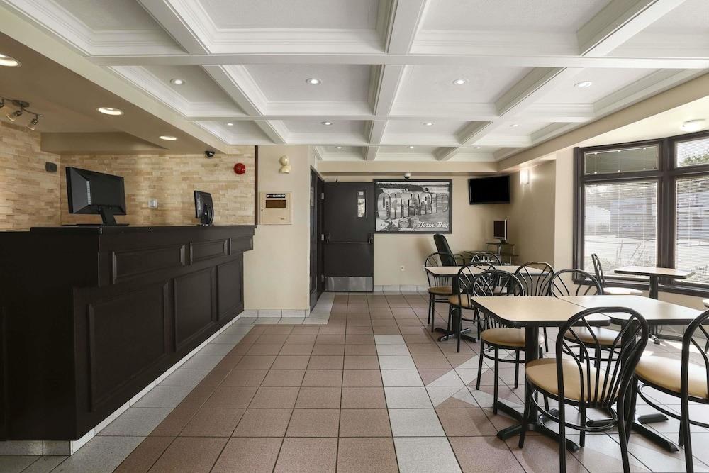 SUPER 8 BY WYNDHAM NORTH BAY photo 4