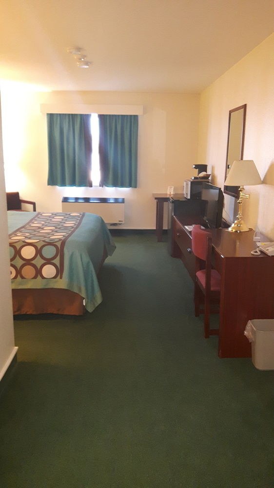 SUPER 8 MOTEL MOOSE JAW