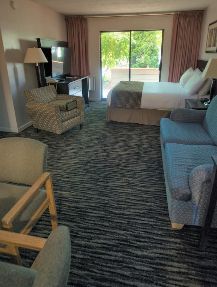RECREATION INN & SUITES photo 3