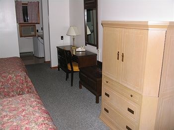 Seven Oakes Motel