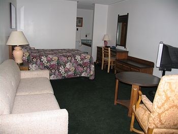 Seven Oakes Motel photo 1
