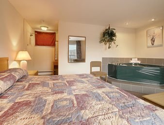 Super 8 by Wyndham Kingston photo 1