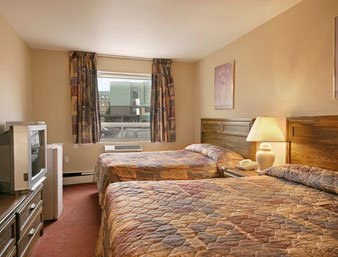 Super 8 by Wyndham Kingston photo 3