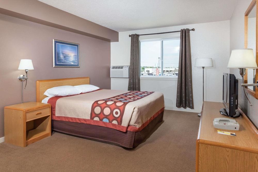 SUPER 8 BY WYNDHAM MEDICINE HAT AB photo 4