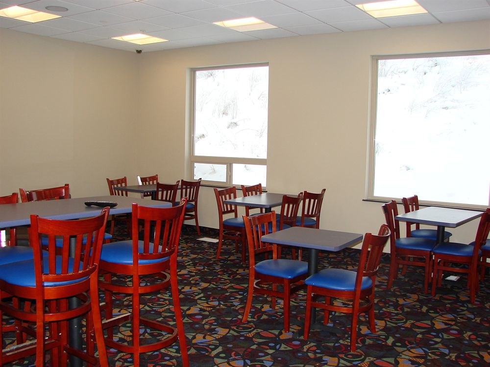 SUPER 8 BY WYNDHAM KAMLOOPS ON THE HILL photo 1
