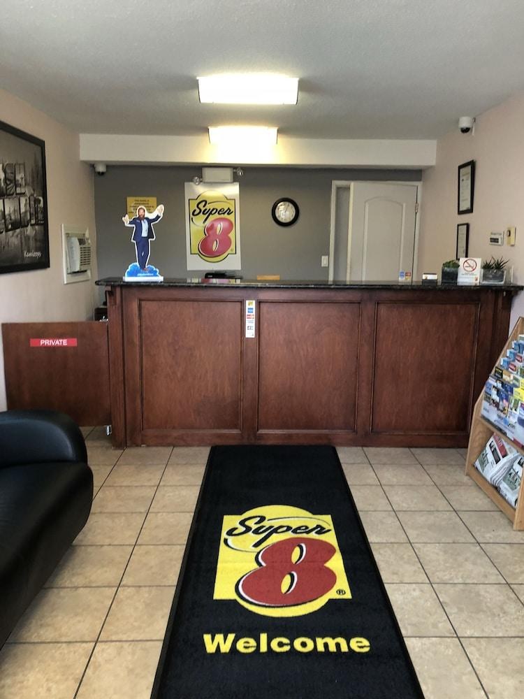 SUPER 8 KAMLOOPS EAST photo 4