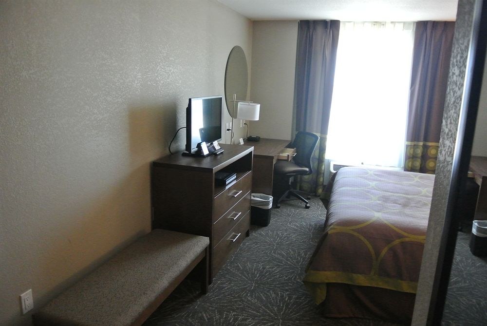 Super 8 by Wyndham Lloydminster