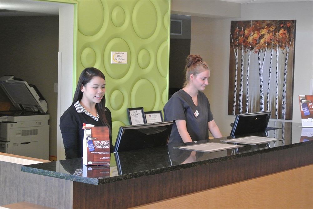 Super 8 by Wyndham Lloydminster photo 1