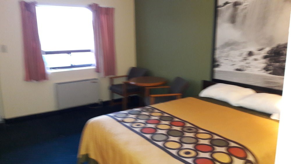 SUPER 8 BY WYNDHAM NIAGARA FALLS NORTH