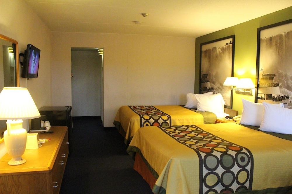 SUPER 8 BY WYNDHAM NIAGARA FALLS NORTH photo 4