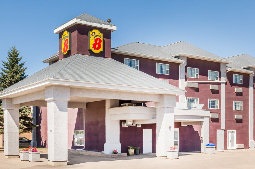 Super 8 by Wyndham Saskatoon Near Saskatoon Airport photo 1