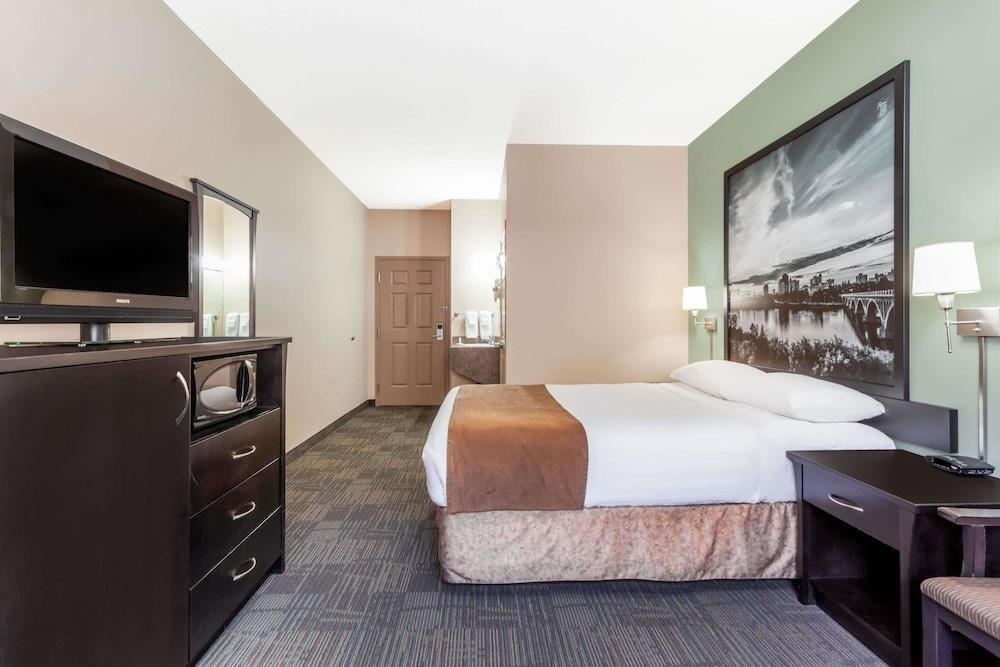 Super 8 by Wyndham Saskatoon Near Saskatoon Airport photo 4