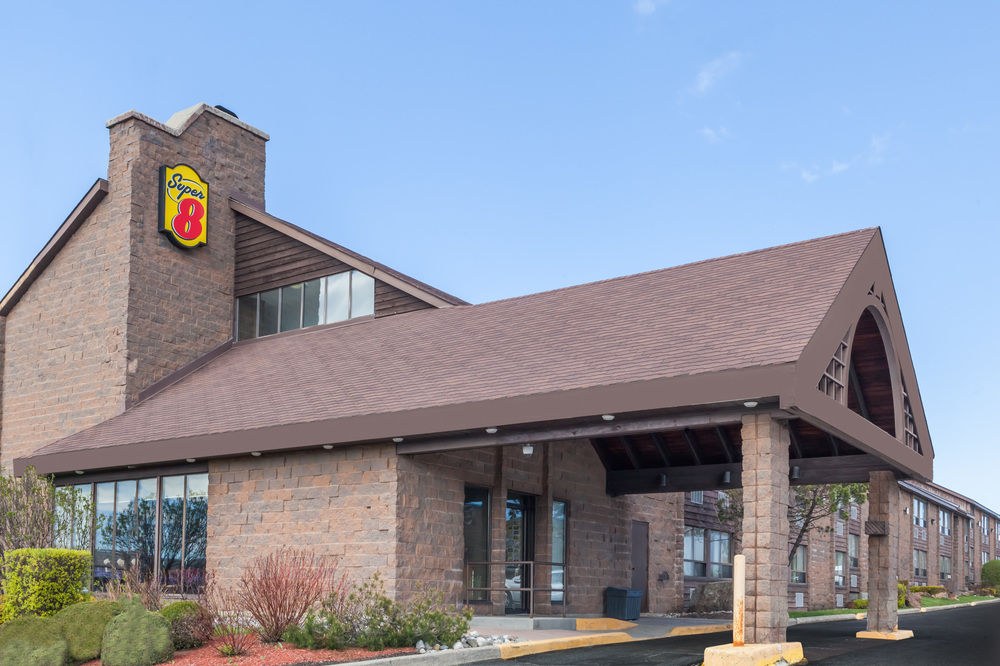 SUPER 8 BY WYNDHAM SUDBURY ON photo 1