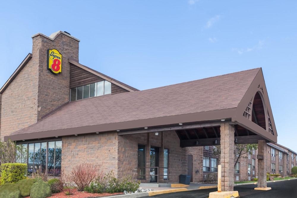 SUPER 8 BY WYNDHAM SUDBURY ON photo 2