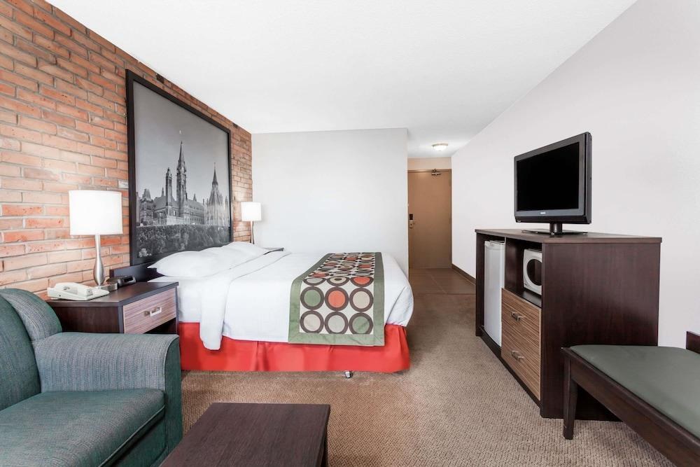 SUPER 8 BY WYNDHAM SUDBURY ON photo 3