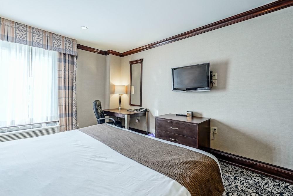 WOODBINE HOTEL AND SUITES photo 4