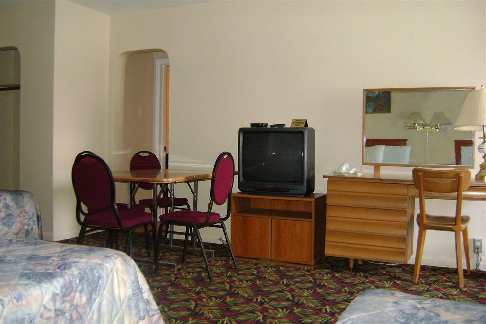 THE GABLES INN