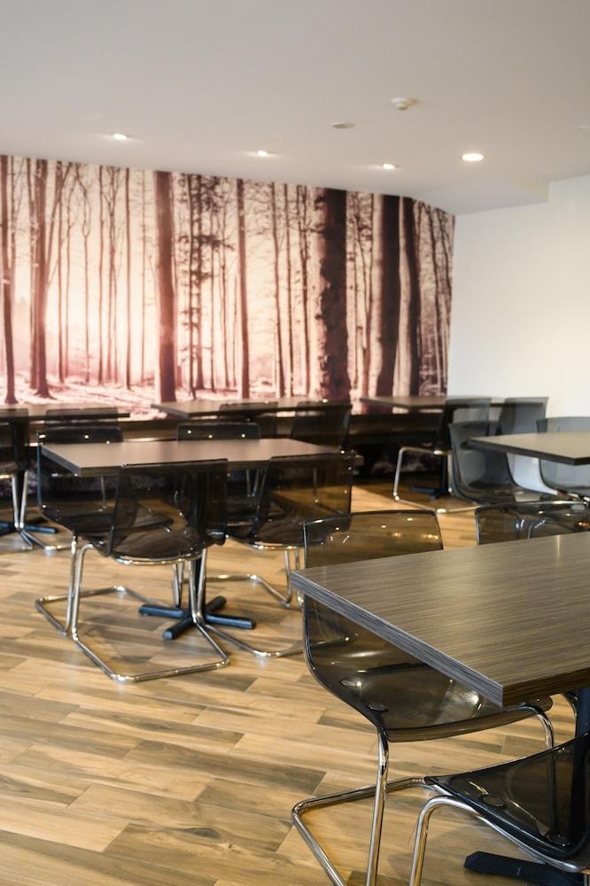 DAYS INN BY WYNDHAM SARNIA HARBOURFRONT photo 4