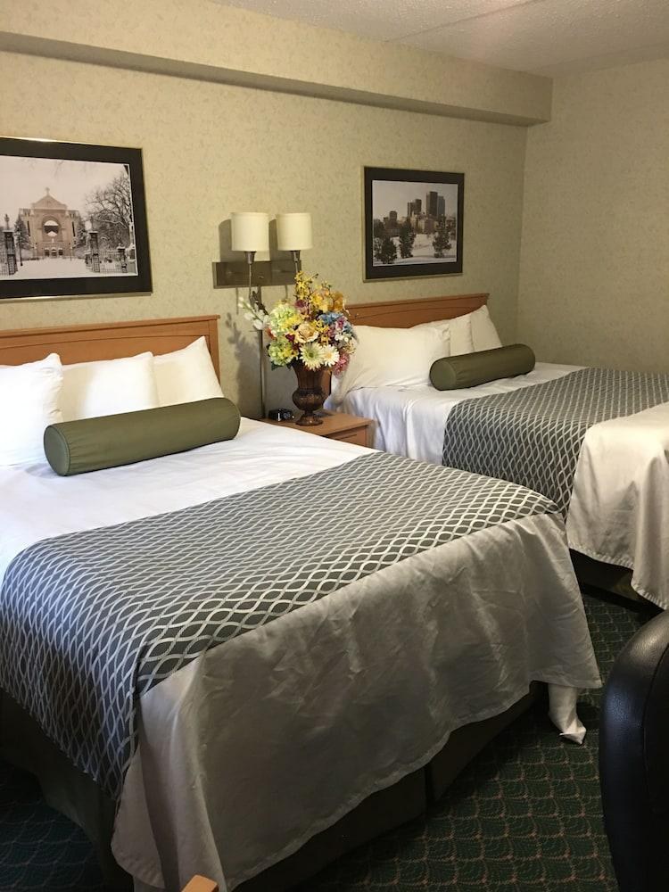 TRAVELODGE WINNIPEG EAST photo 2